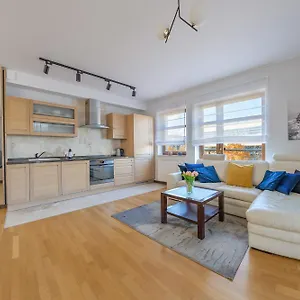 Seaside With Sunny Terrace Apartament
