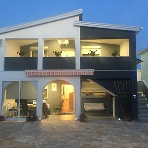 https://apartment-roko-vir.hotelinzadar.com